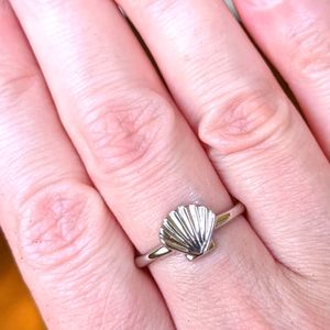 Sterling silver shell ring